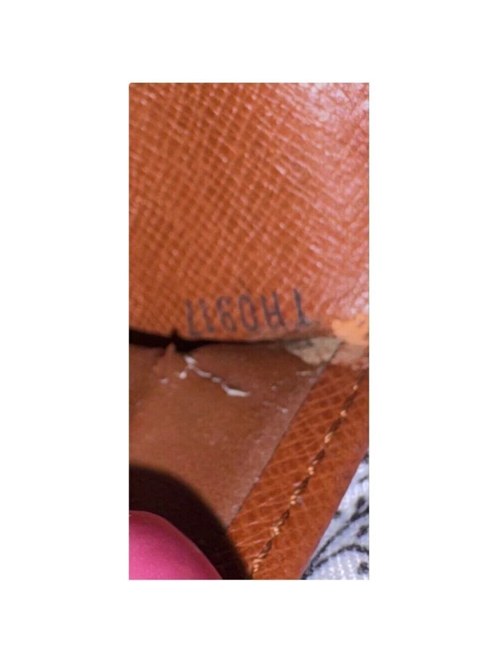 Louis Vuitton Monogram Elise Wallet - Picture 9 of 16